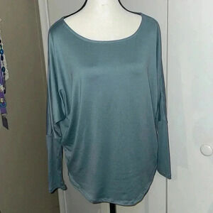 Bobeau Casual batwing long sleeve Top size small